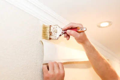 Pose de papier peint à Poupas — revêtements muraux et toiles de verre